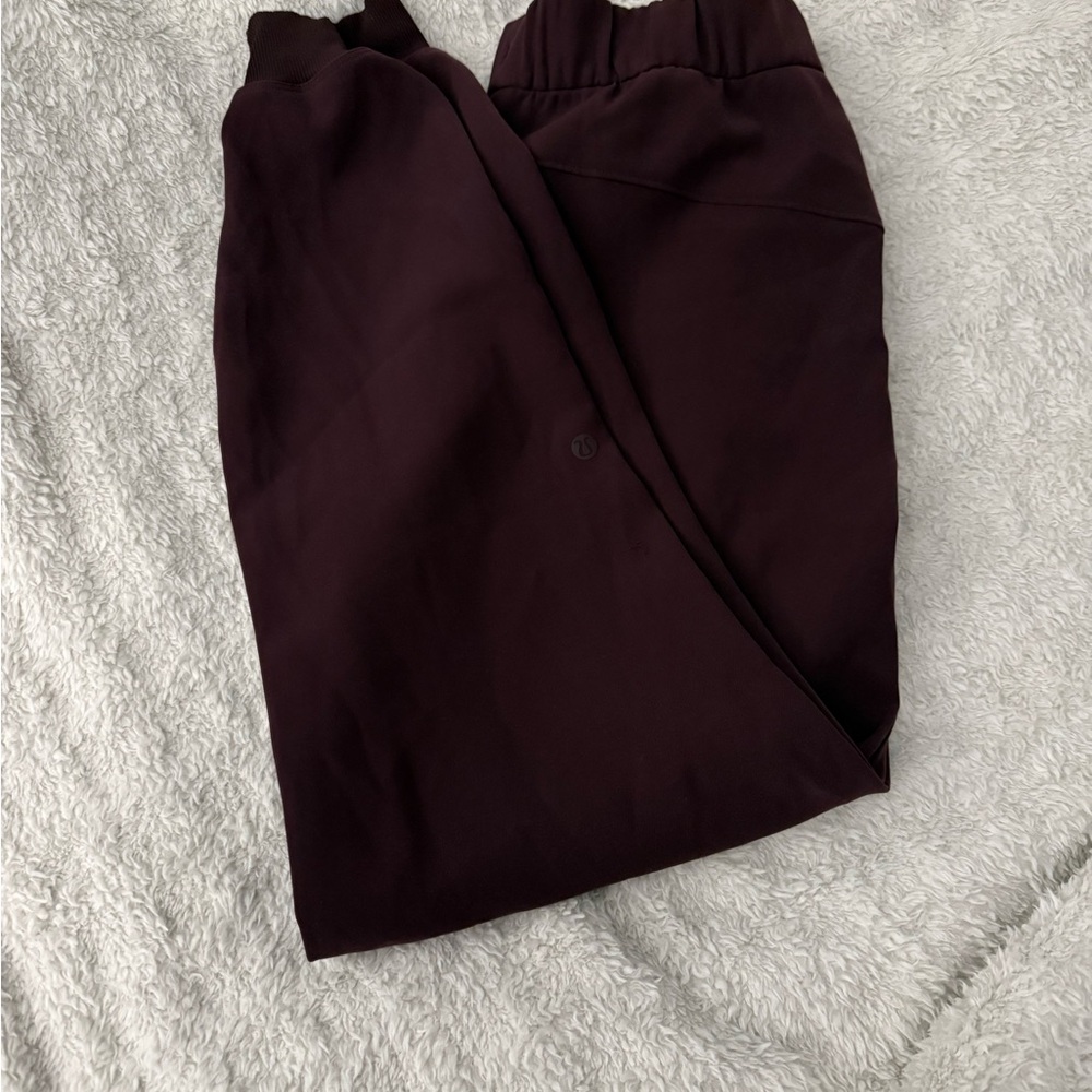 Lululemon on the fly jogger- Merlot